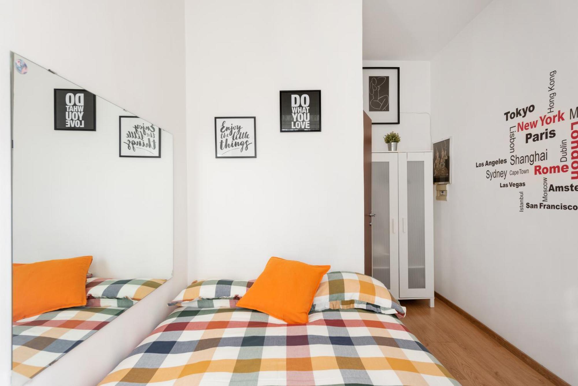 Central Little Basic Apartment Rom Exteriör bild