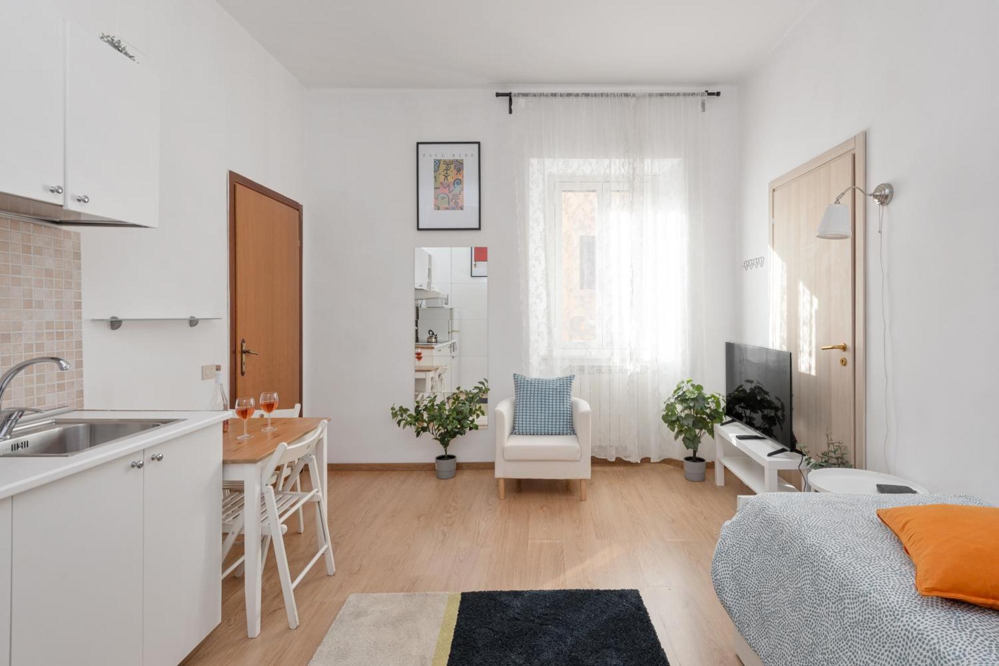 Central Little Basic Apartment Rom Exteriör bild