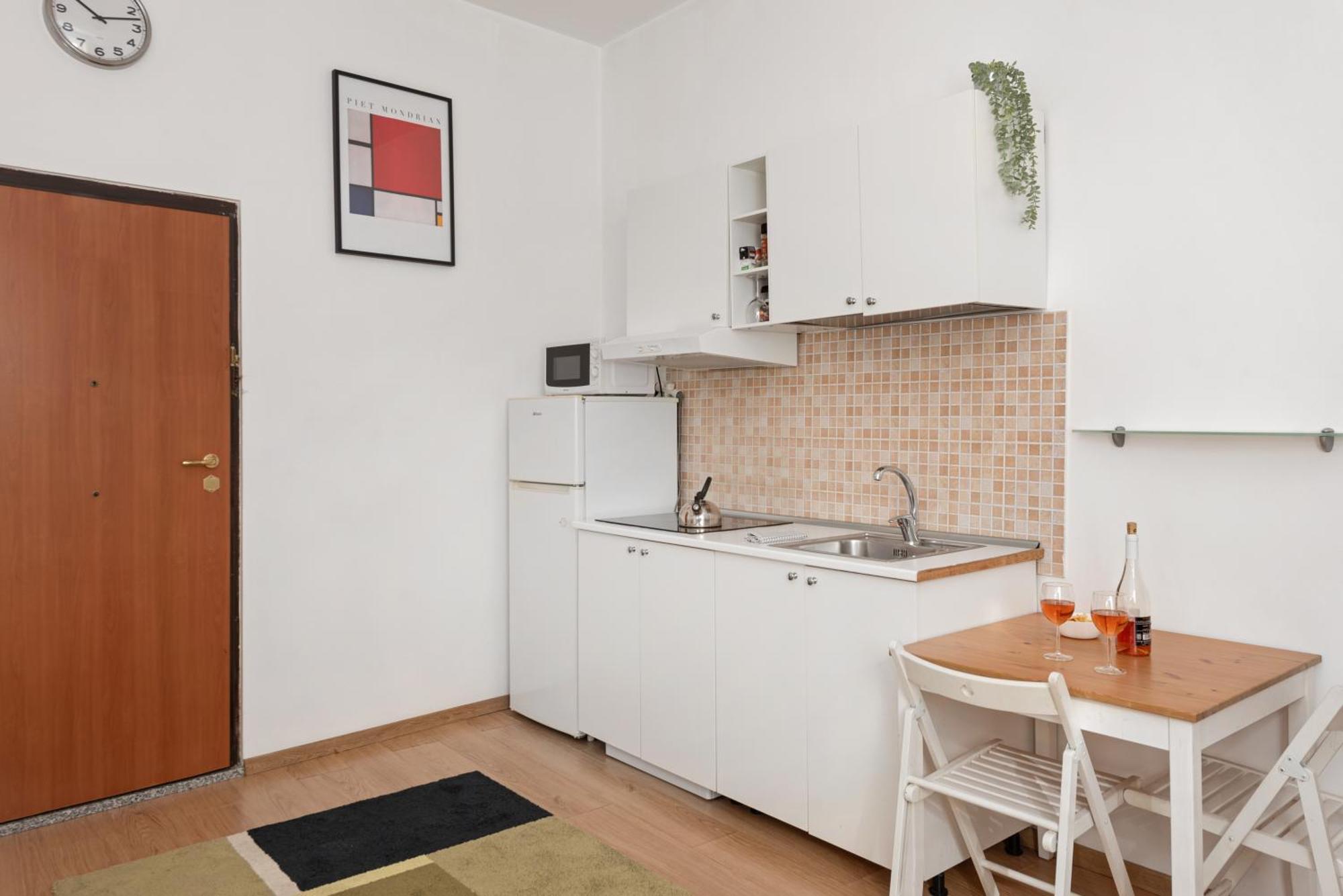 Central Little Basic Apartment Rom Exteriör bild